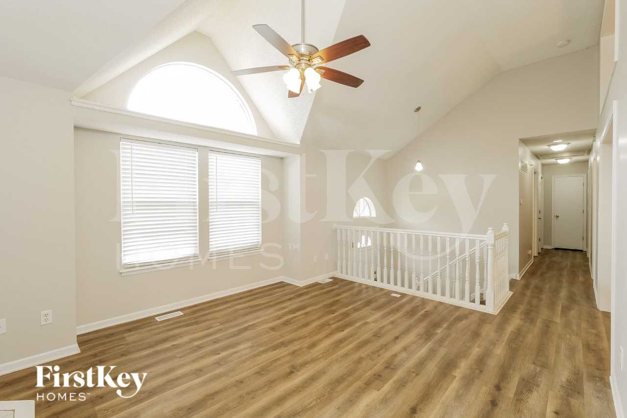 208 S Darrowby Dr - Photo 3 of 16