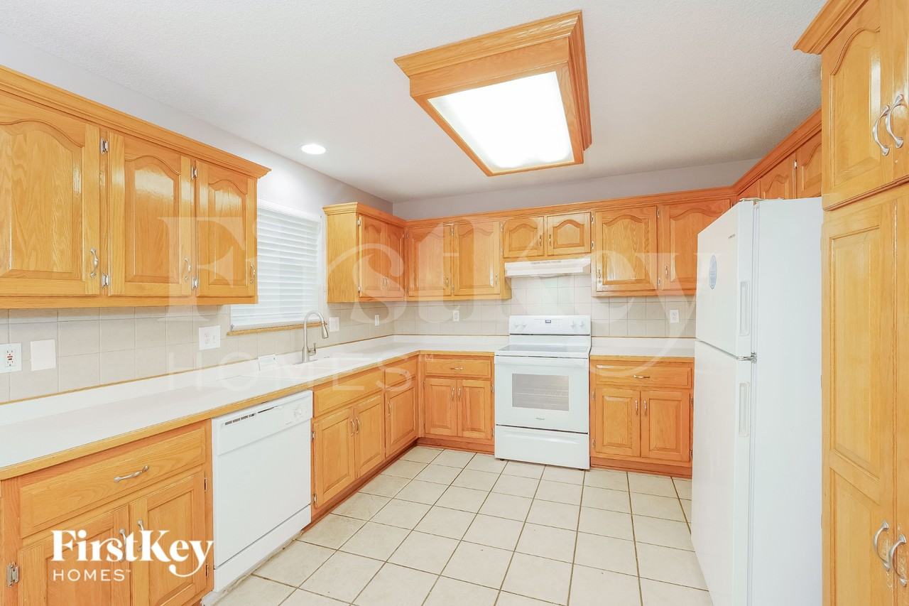 208 S Darrowby Dr - Photo 5 of 16