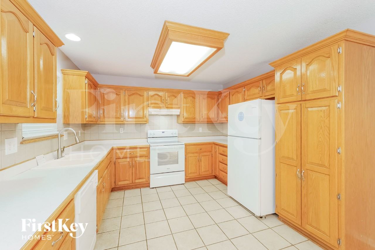 208 S Darrowby Dr - Photo 6 of 16