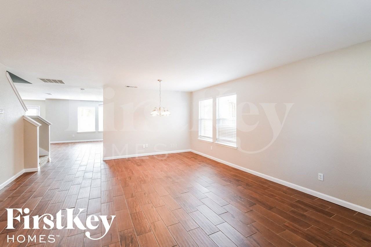 2011 La Salle Trl - Photo 2 of 14