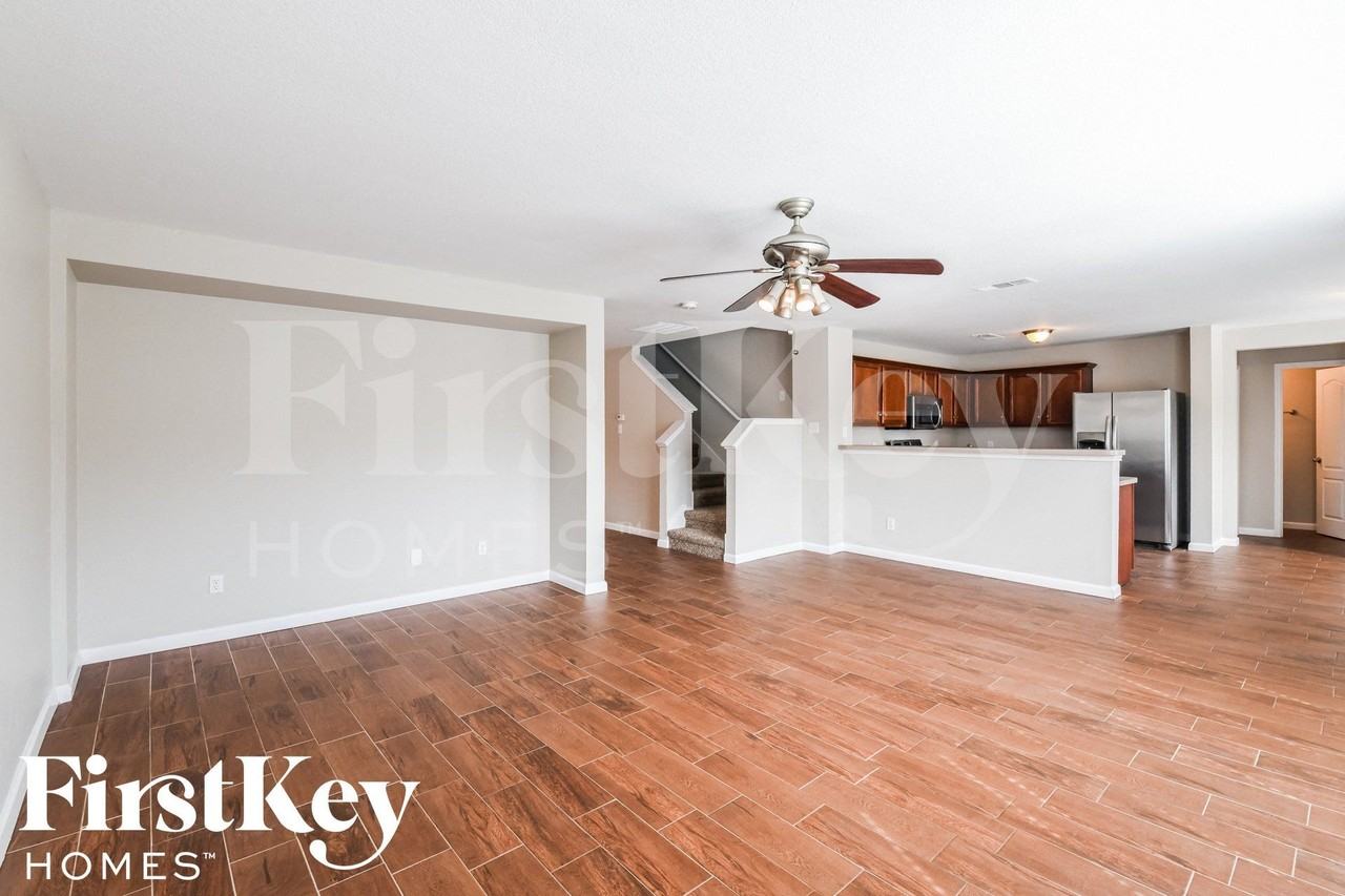 2011 La Salle Trl - Photo 3 of 14