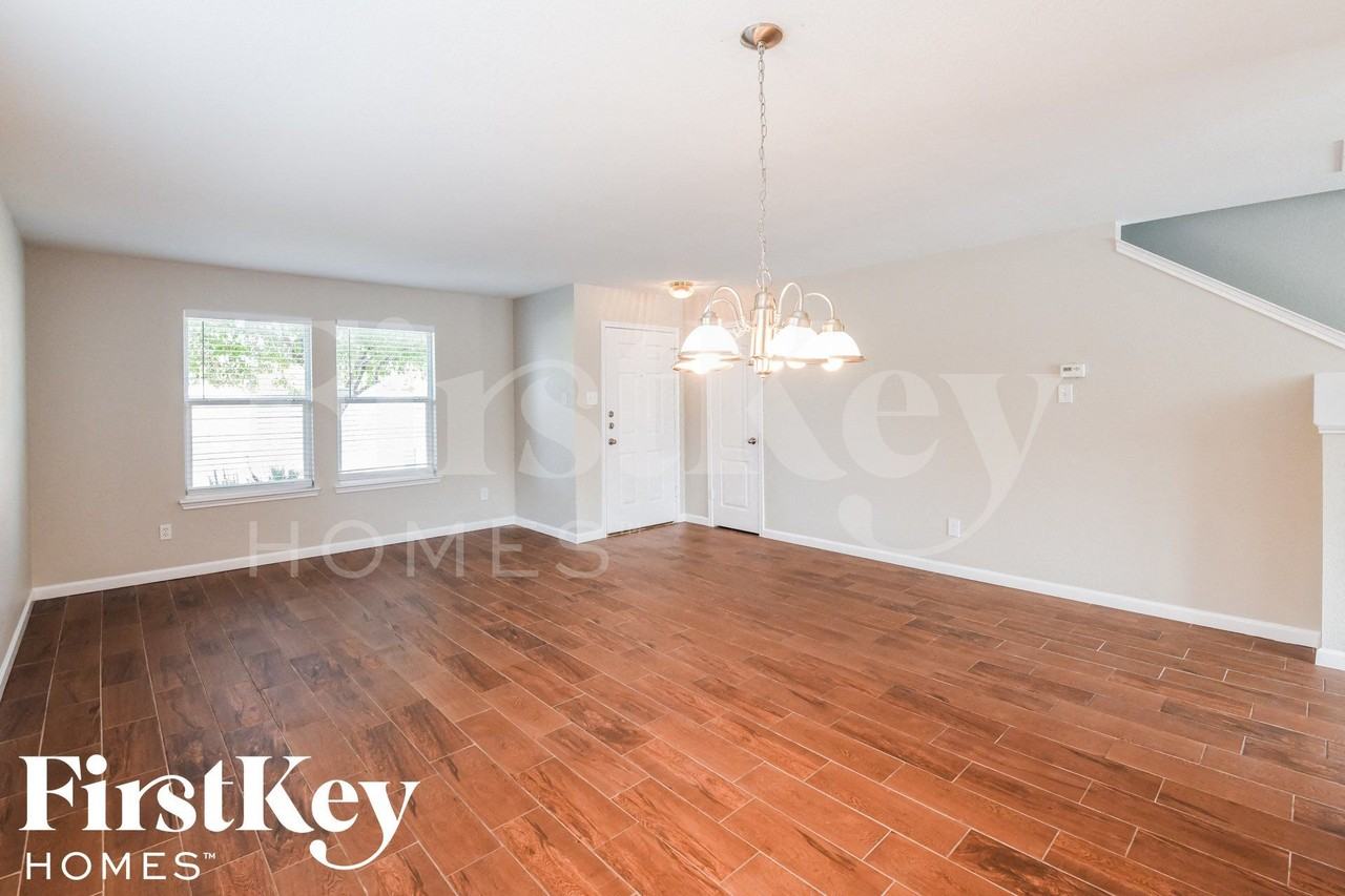 2011 La Salle Trl - Photo 4 of 14