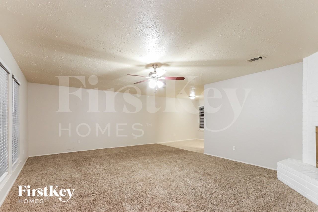 19807 Bolton Bridge Ln - Photo 3 of 15