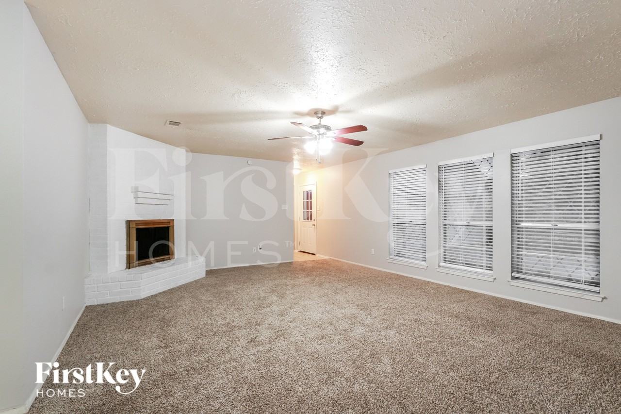 19807 Bolton Bridge Ln - Photo 4 of 15