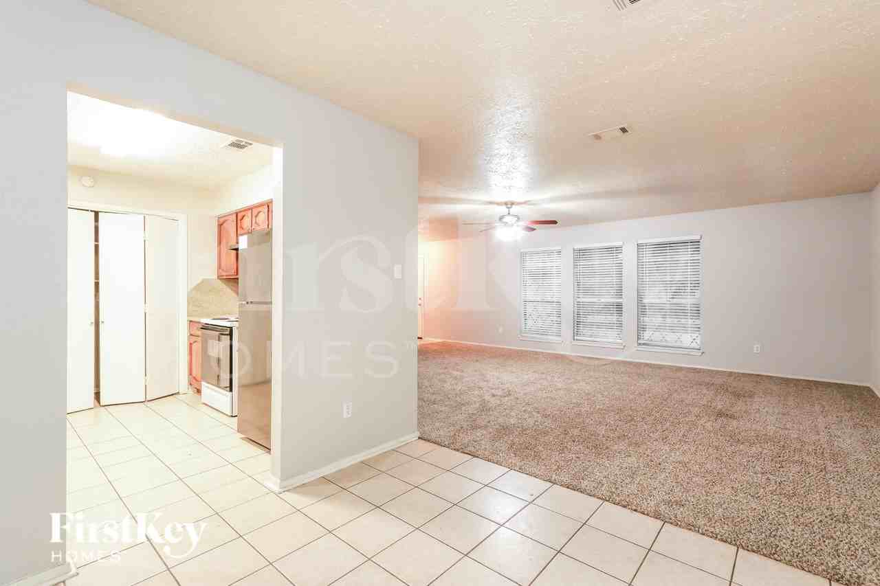 19807 Bolton Bridge Ln - Photo 5 of 15