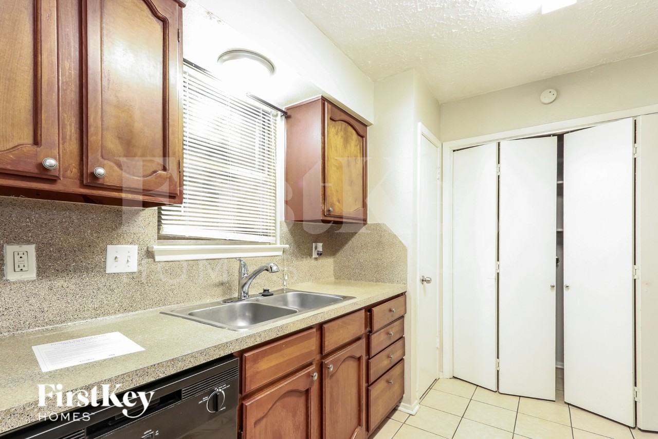 19807 Bolton Bridge Ln - Photo 6 of 15