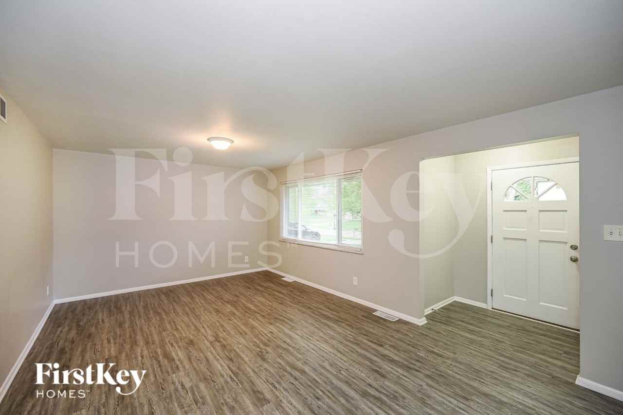 1745 Pinebluff Ln - Photo 2 of 19