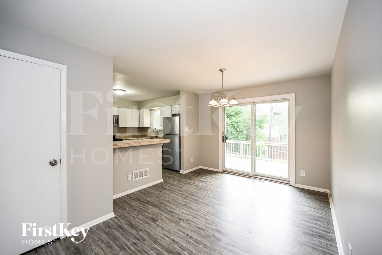 1745 Pinebluff Ln - Photo 5 of 19