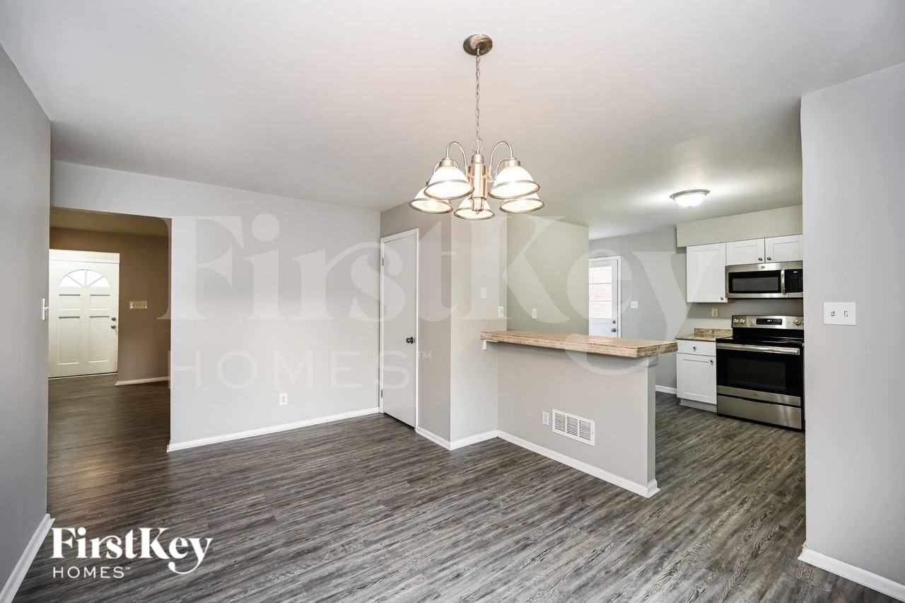 1745 Pinebluff Ln - Photo 7 of 19