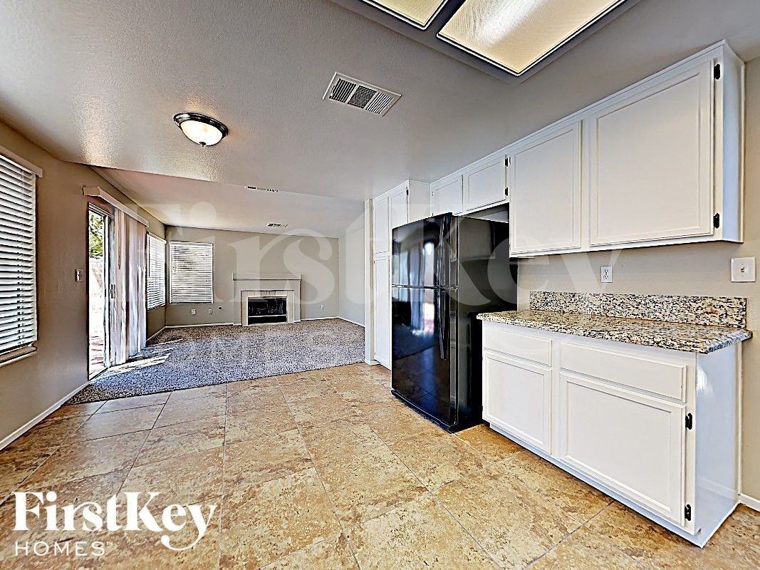 1683 Black Hills Way - Photo 5 of 18