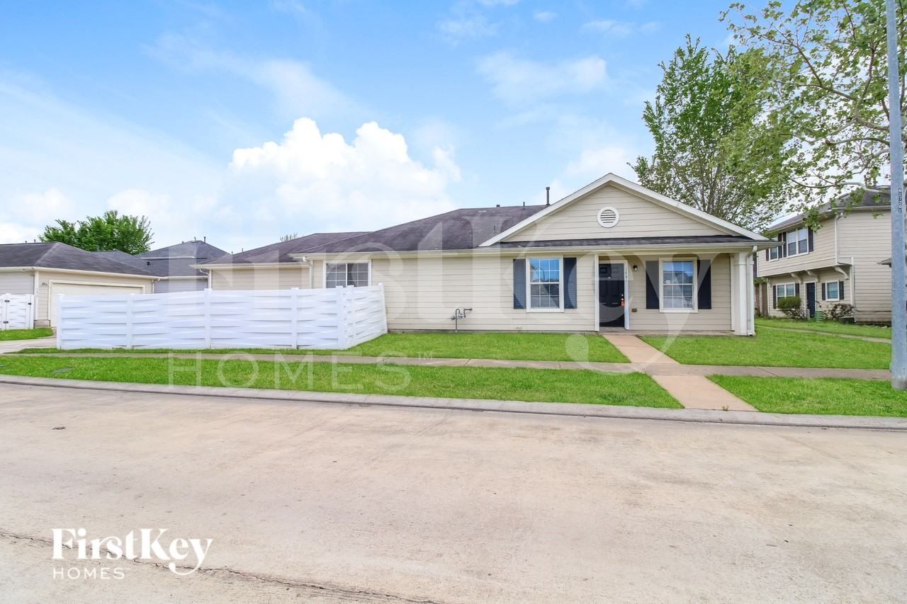 1661 Nichole Woods Dr - Photo 2 of 16