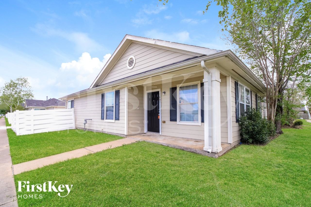 1661 Nichole Woods Dr - Photo 3 of 16