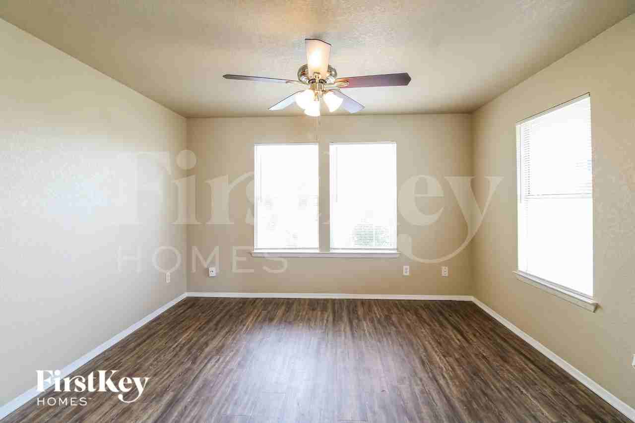 1661 Nichole Woods Dr - Photo 4 of 16