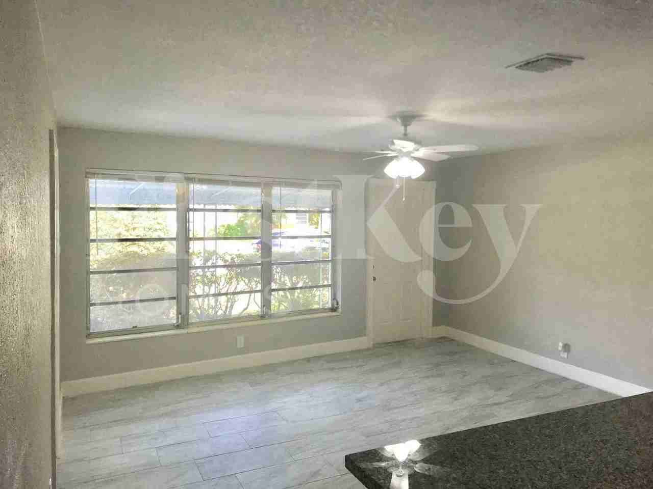 1640 Ne 32nd Pl - Photo 3 of 17