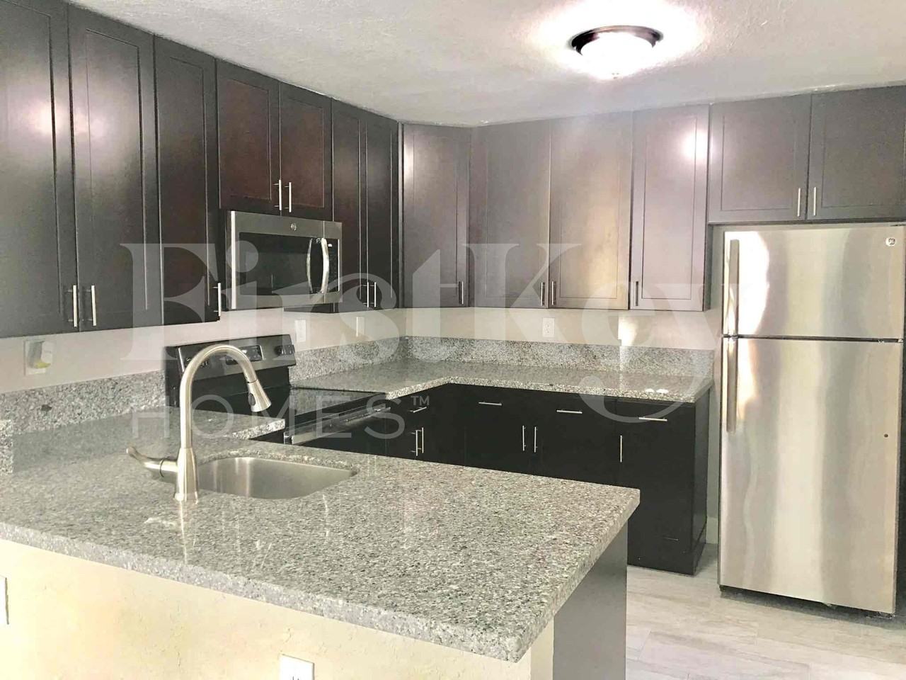 1640 Ne 32nd Pl - Photo 5 of 17