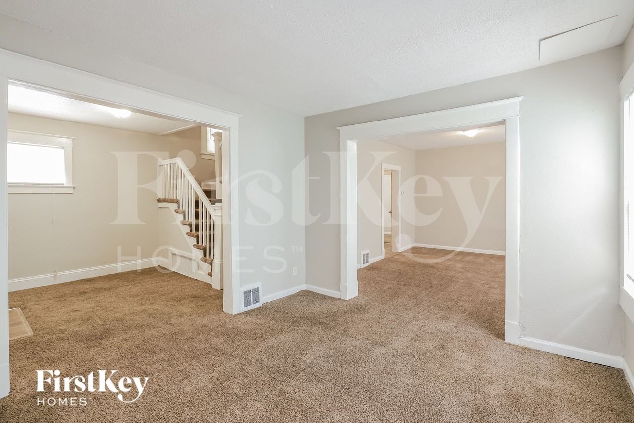 1603 Elmwood Ave - Photo 4 of 16