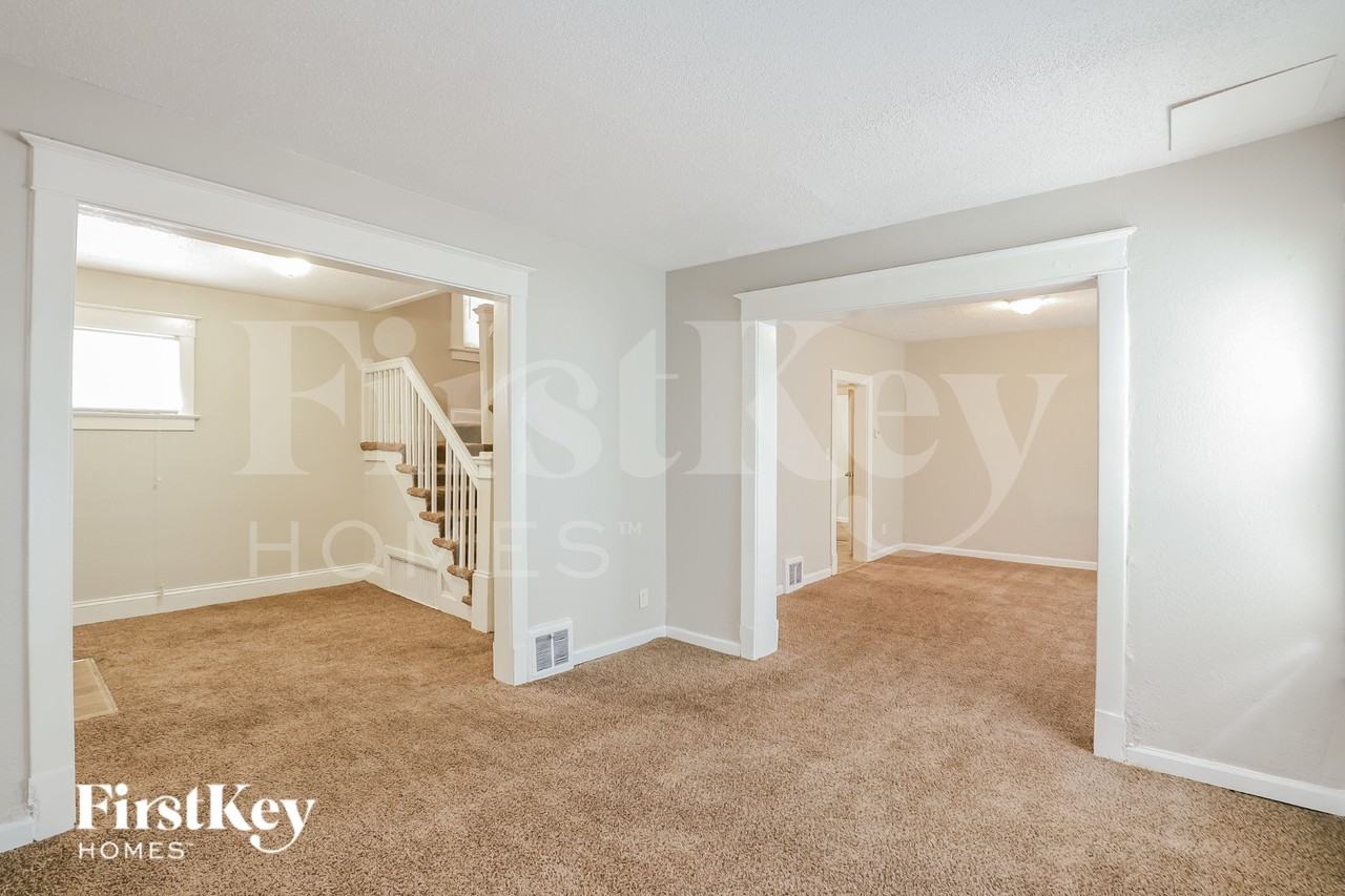 1603 Elmwood Ave - Photo 5 of 16