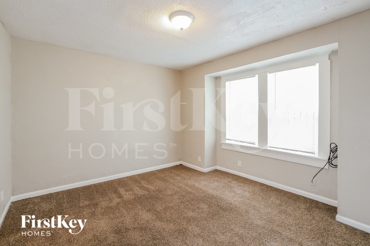 1603 Elmwood Ave - Photo 6 of 16