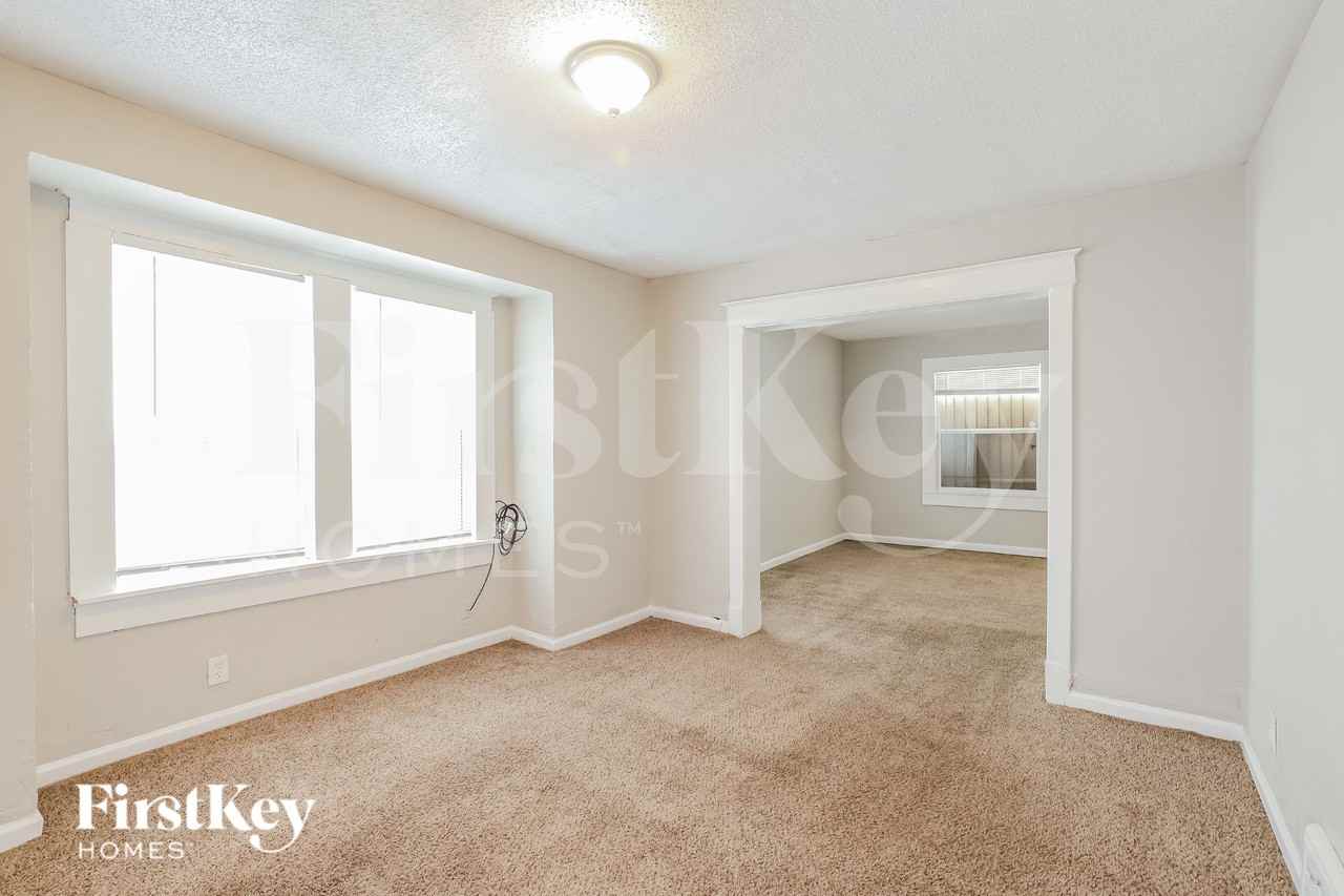 1603 Elmwood Ave - Photo 7 of 16