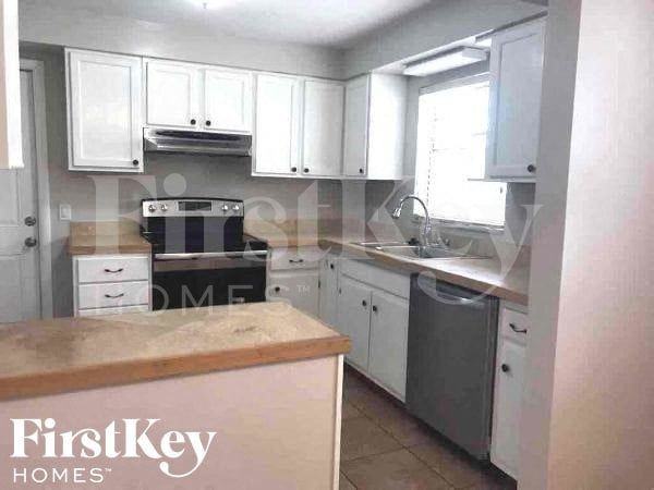 14300 Iroquois Ave - Photo 5 of 17