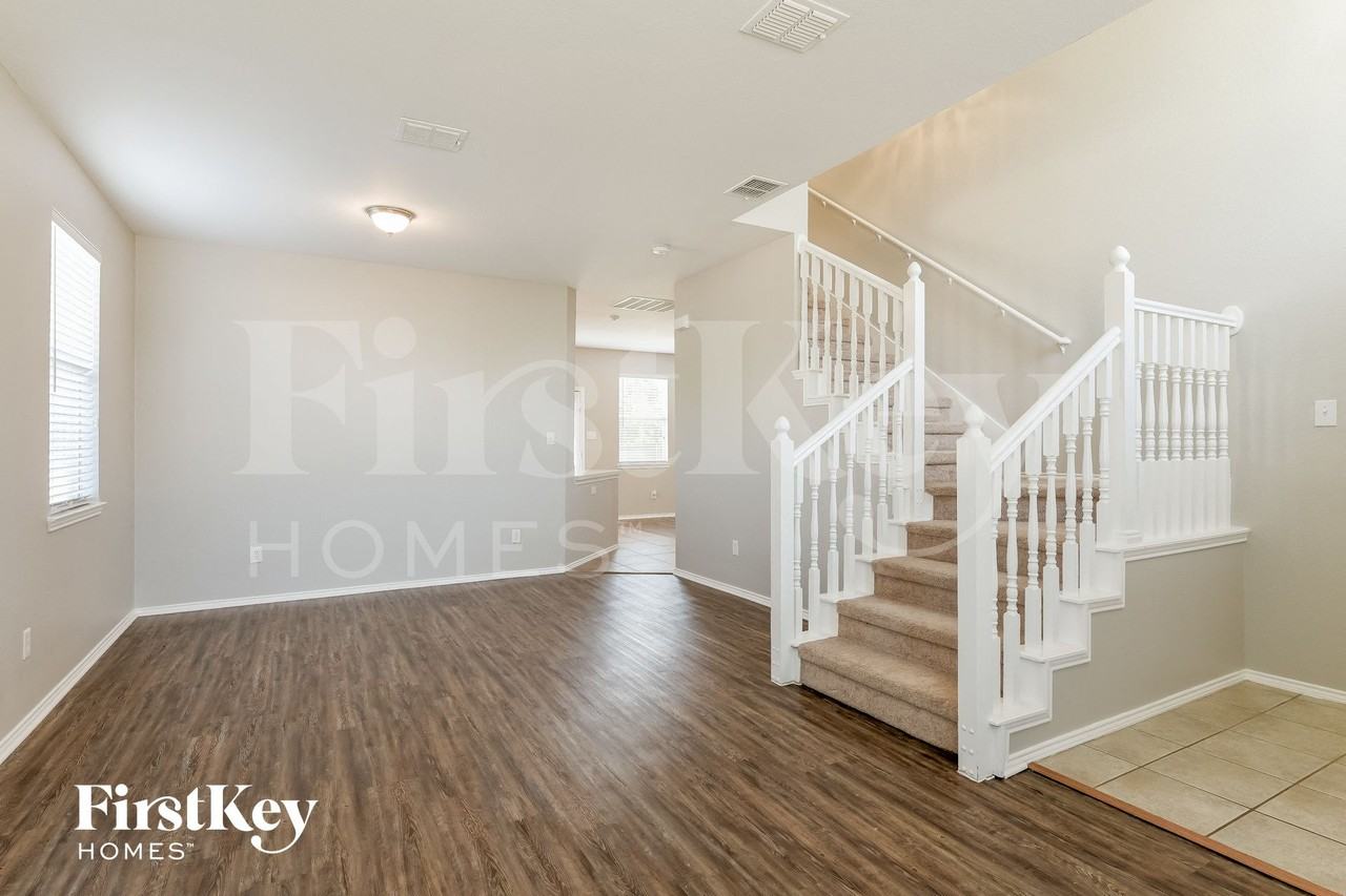 1412 Pine Ridge Rd - Photo 2 of 14