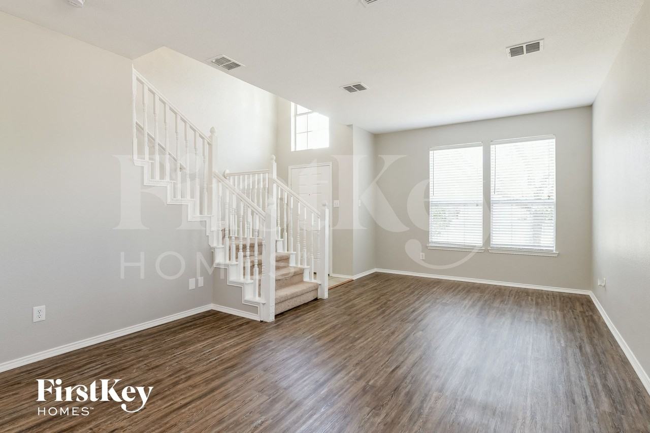 1412 Pine Ridge Rd - Photo 3 of 14