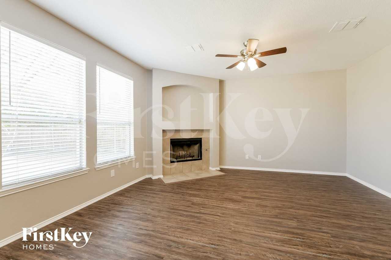 1412 Pine Ridge Rd - Photo 4 of 14