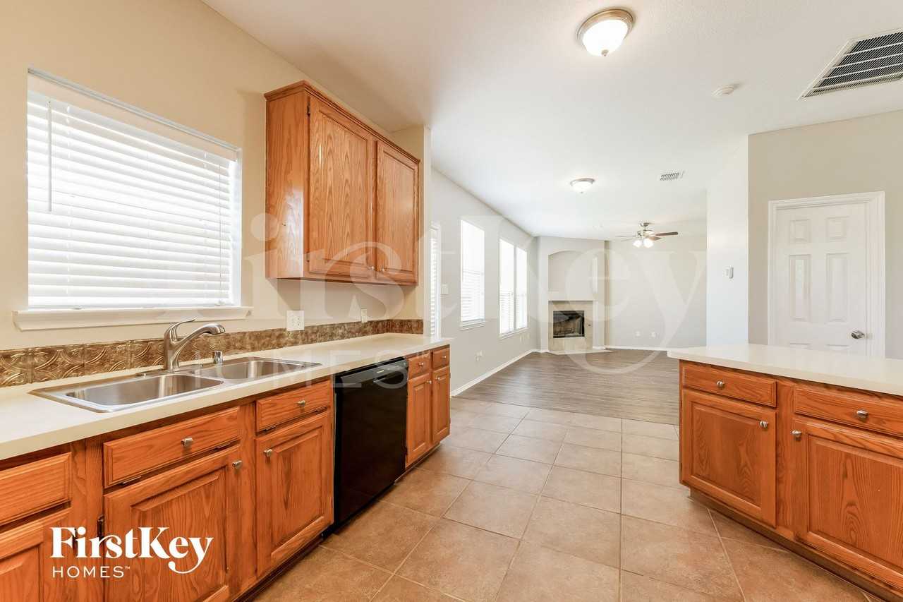 1412 Pine Ridge Rd - Photo 7 of 14