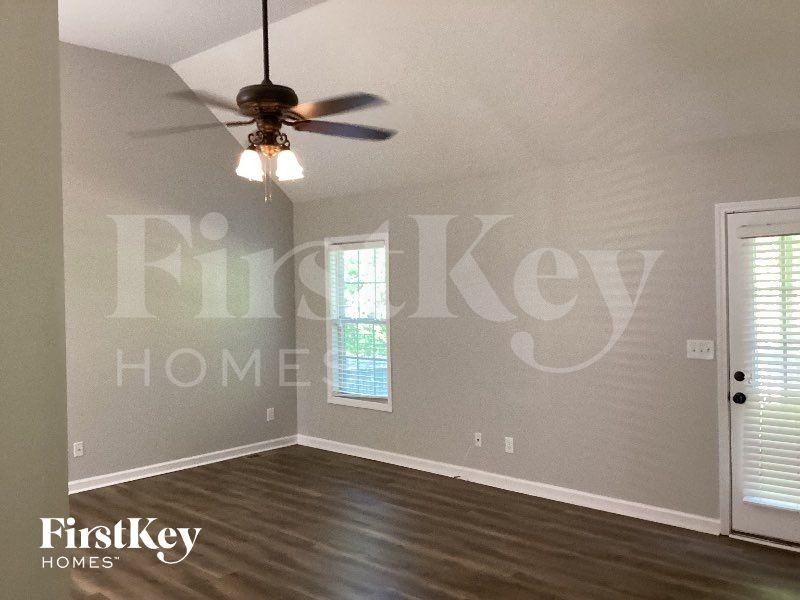 685 Fox Trail Ct - Photo 2 of 11