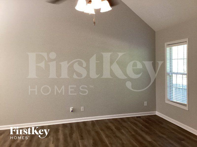 685 Fox Trail Ct - Photo 3 of 11