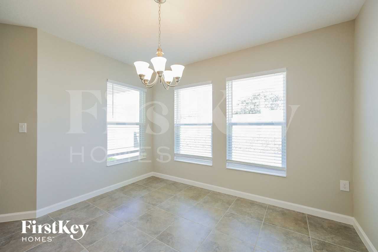 623 Lindbergh Way - Photo 5 of 15