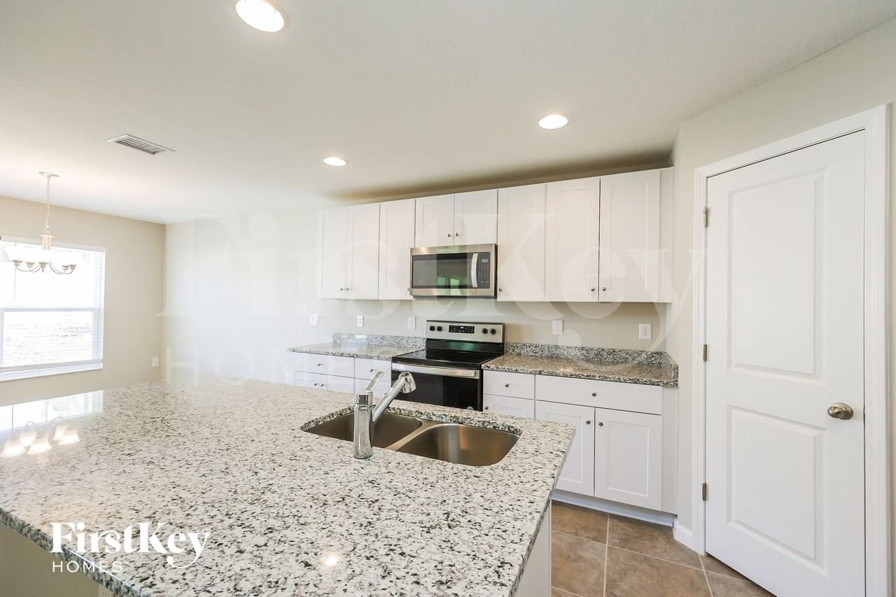 623 Lindbergh Way - Photo 6 of 15