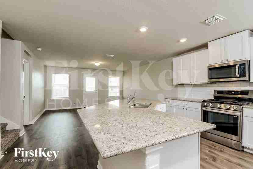 13327 Sugarberry Elm - Photo 4 of 15