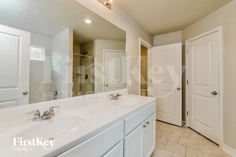 13327 Sugarberry Elm - Photo 7 of 15