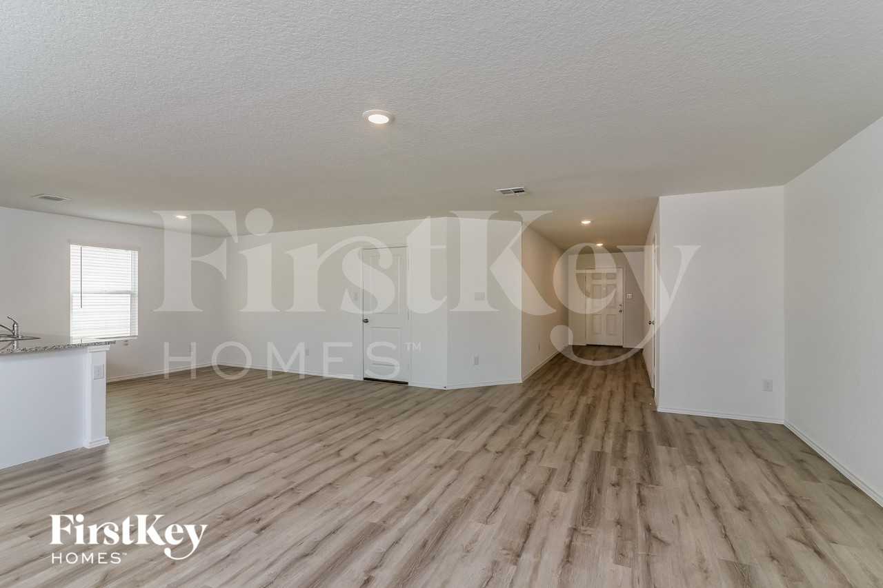 10211 Devon Wheel St - Photo 2 of 15