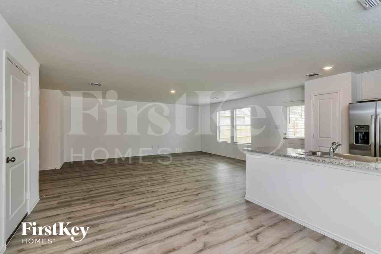 10211 Devon Wheel St - Photo 3 of 15