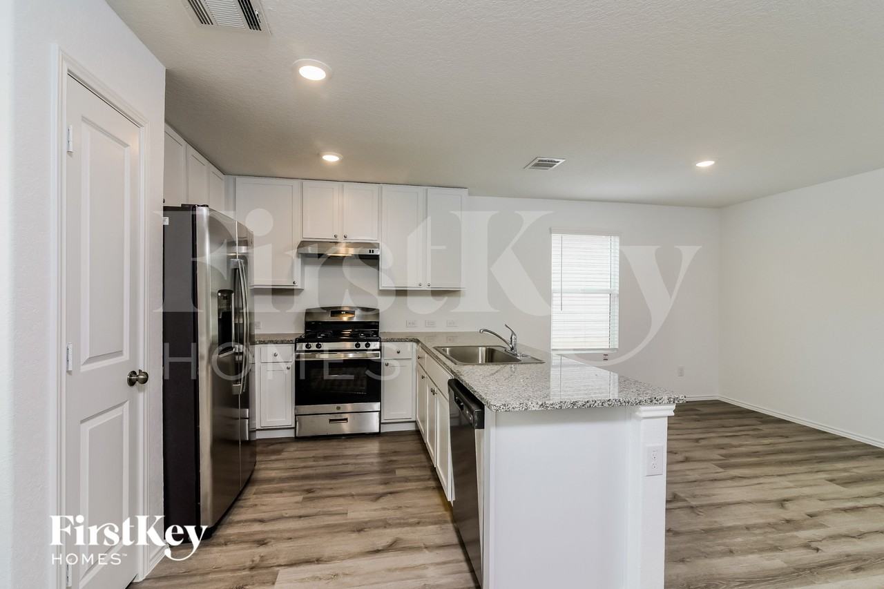 10211 Devon Wheel St - Photo 4 of 15