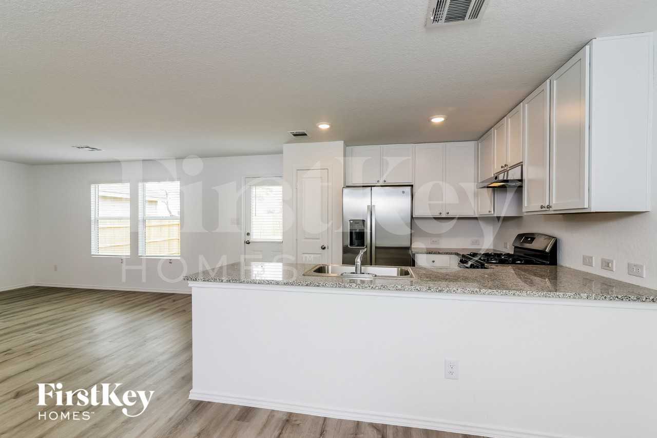 10211 Devon Wheel St - Photo 5 of 15