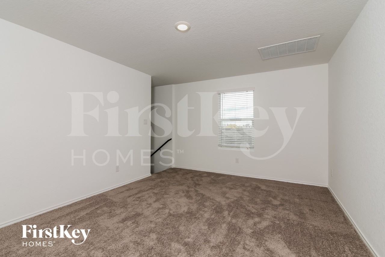 10211 Devon Wheel St - Photo 6 of 15
