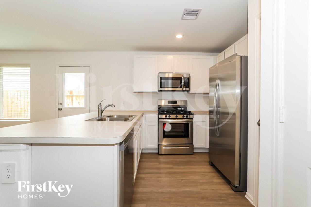 423 Jewett Meadow Dr - Photo 6 of 15
