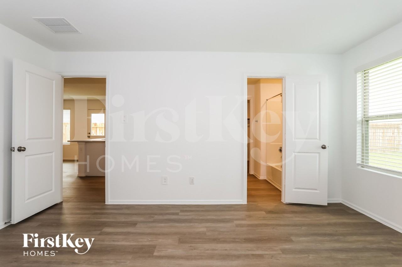 423 Jewett Meadow Dr - Photo 7 of 15