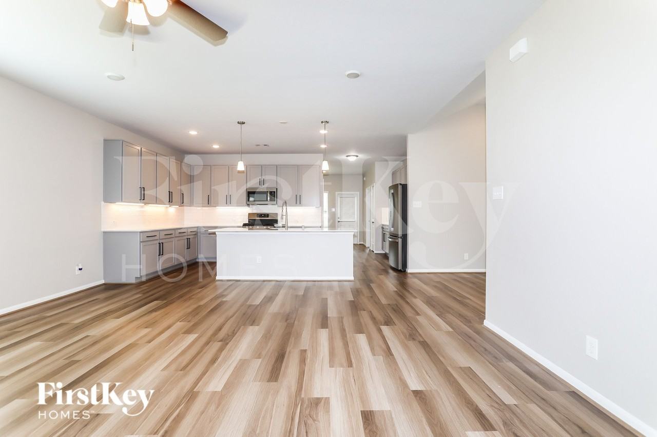 811 Steam Ridge Ln - Photo 2 of 15