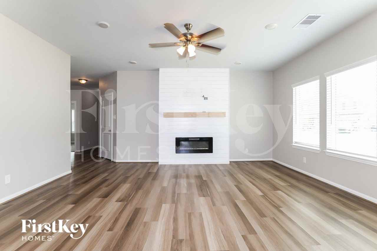 811 Steam Ridge Ln - Photo 4 of 15