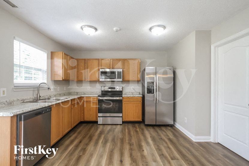 1346 Alonzo Pl - Photo 4 of 15