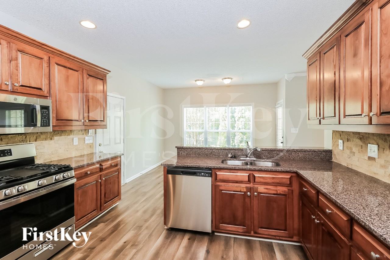 326 Hambrick Park - Photo 6 of 16