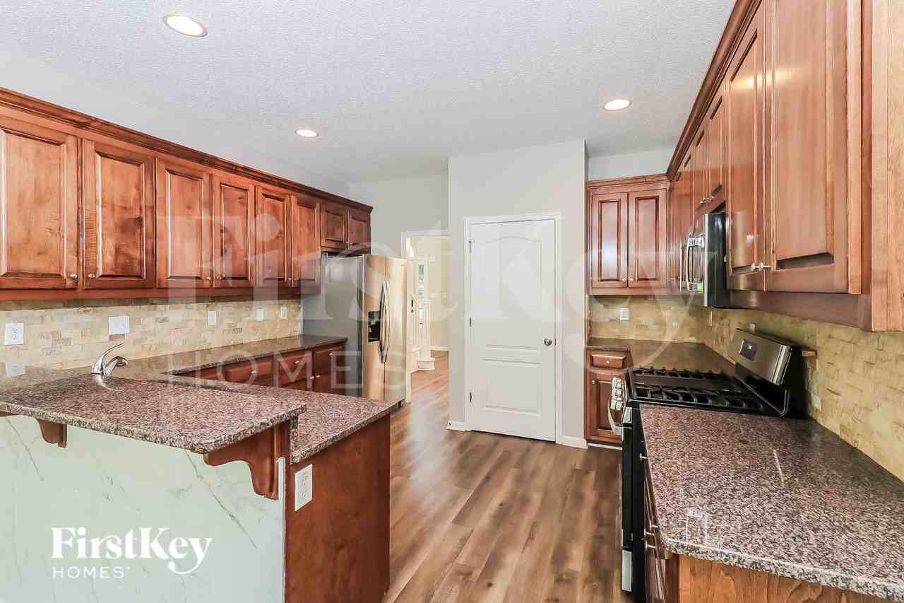 326 Hambrick Park - Photo 7 of 16