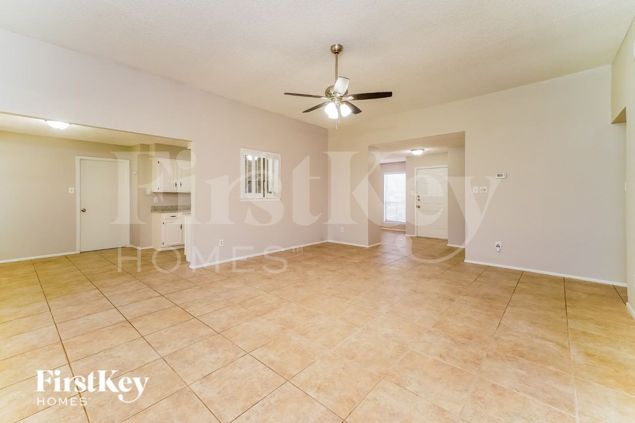 1702 Jay Schellman St - Photo 3 of 15