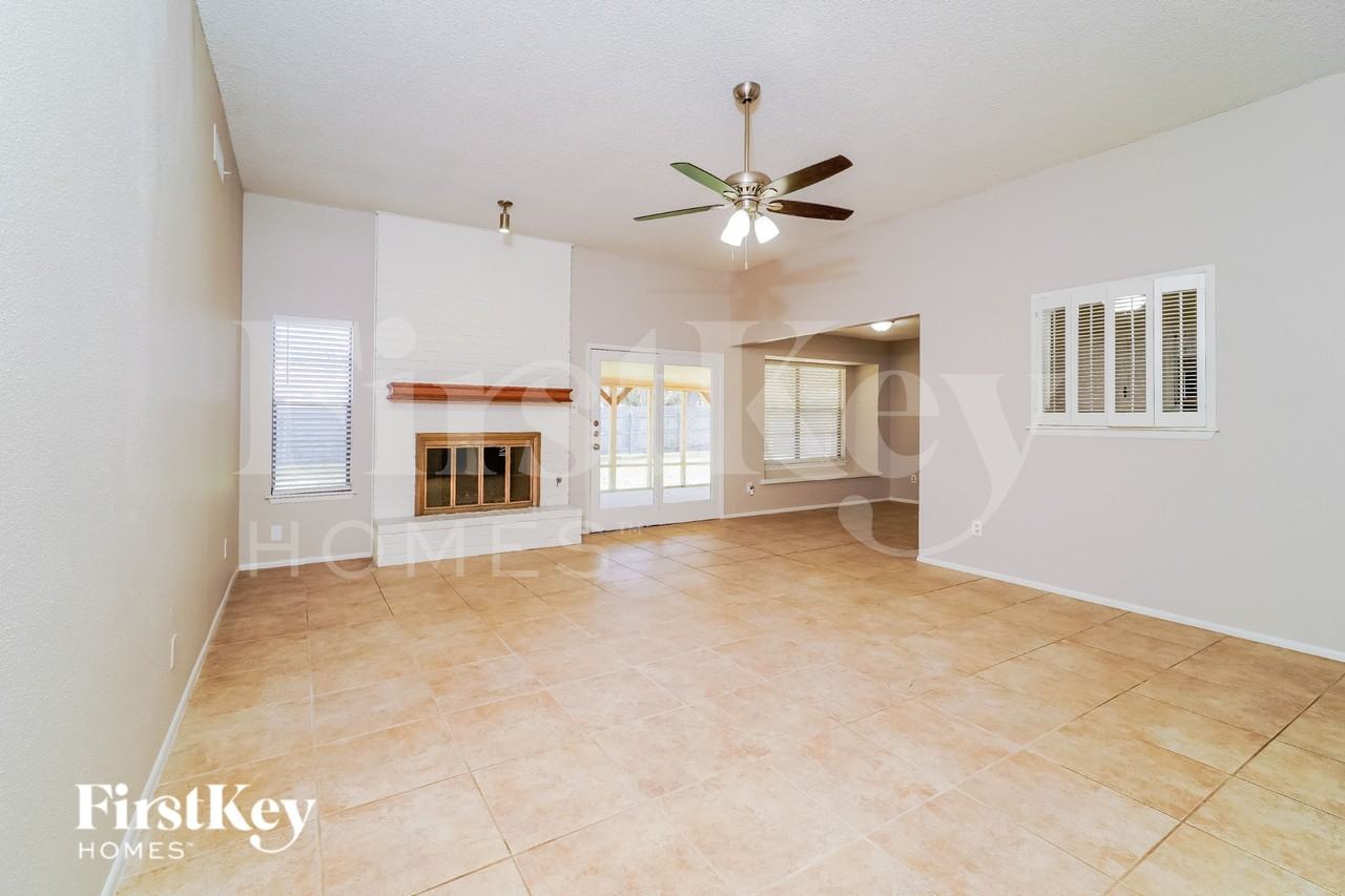 1702 Jay Schellman St - Photo 4 of 15