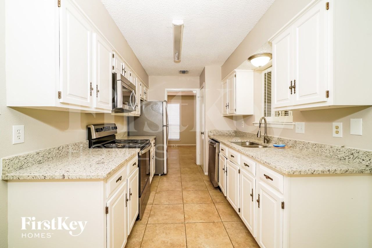 1702 Jay Schellman St - Photo 6 of 15