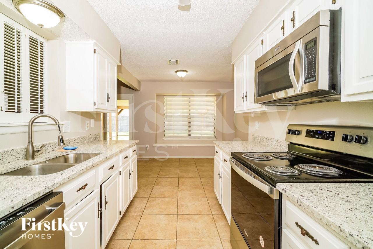 1702 Jay Schellman St - Photo 7 of 15